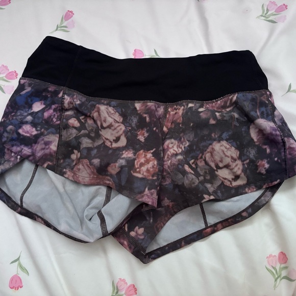 Lululemon Speed Up Low-Rise Lined Short 2.5” Size 0 - Picture 2 of 2